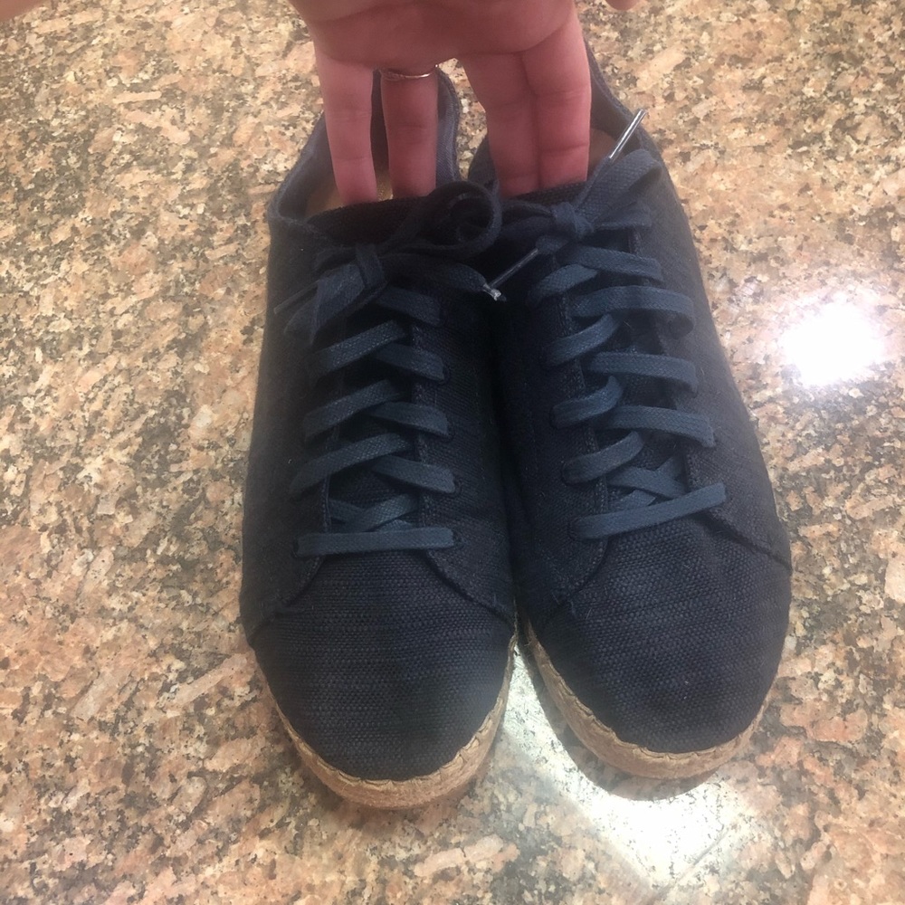 Women’s Toms